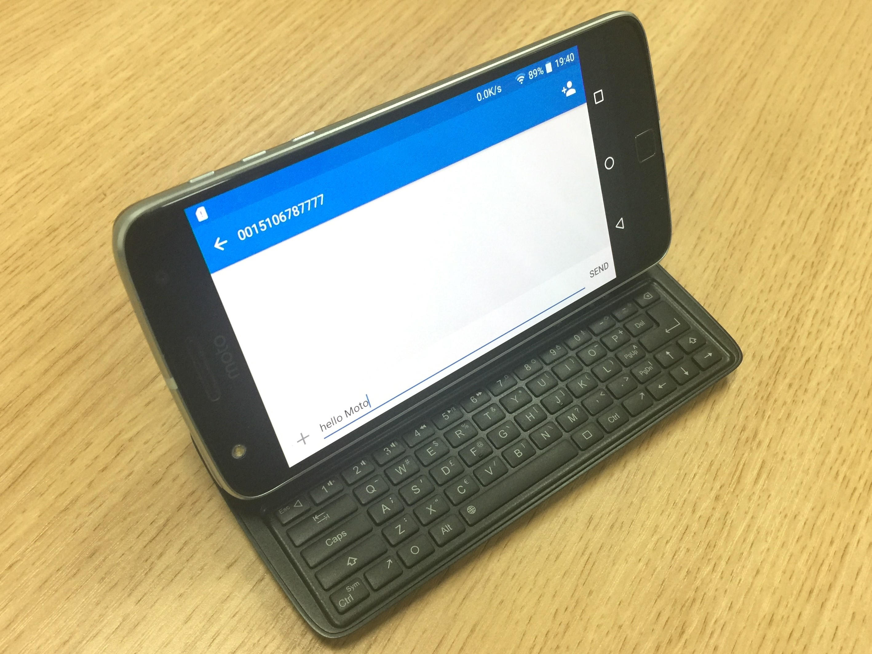 Keyboard Mod: A Physical Keyboard For The Moto Z by Liangchen Chen