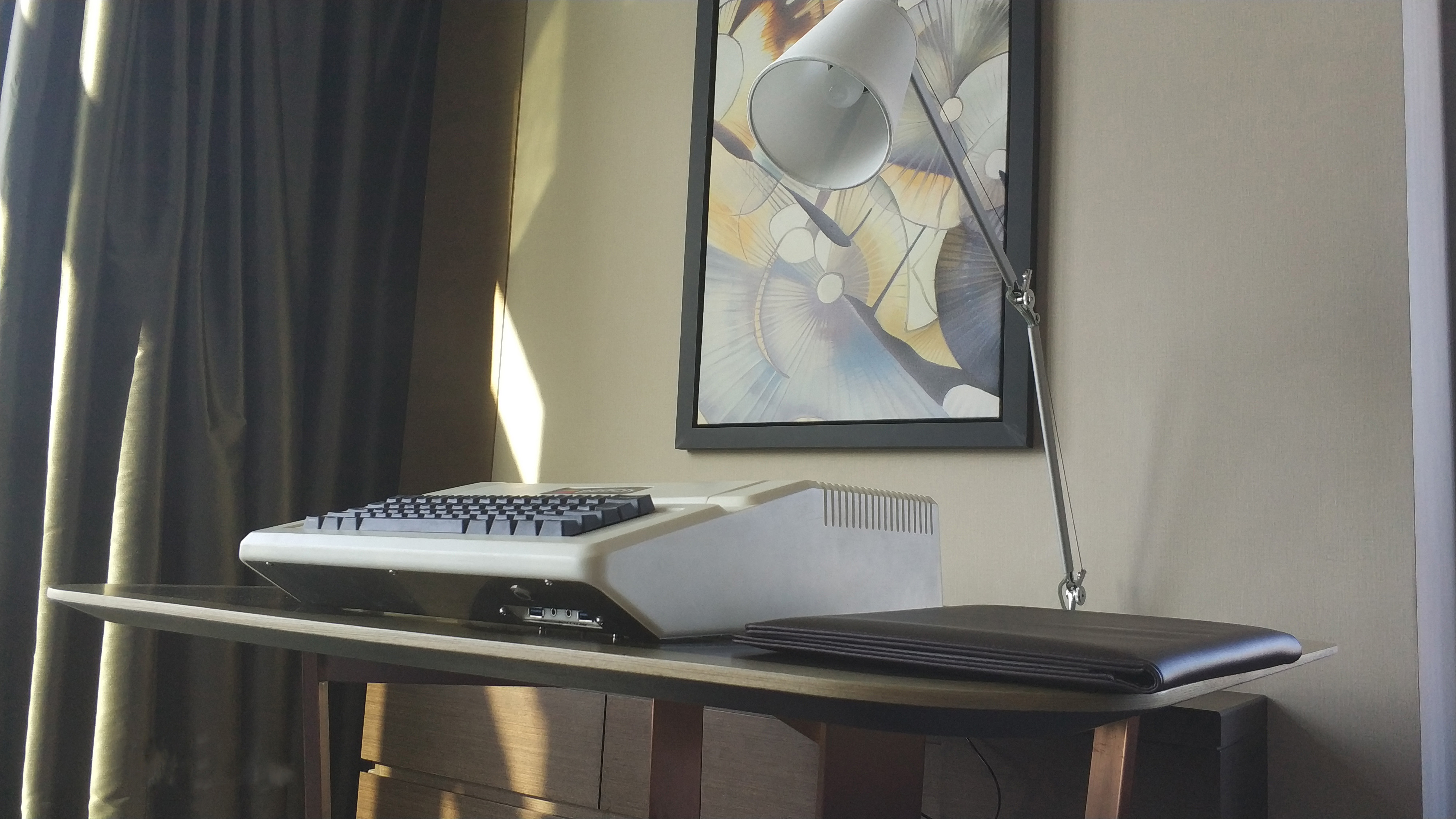Raadition :APPlE II in back, Retro Computer Case. by zhuofei wang