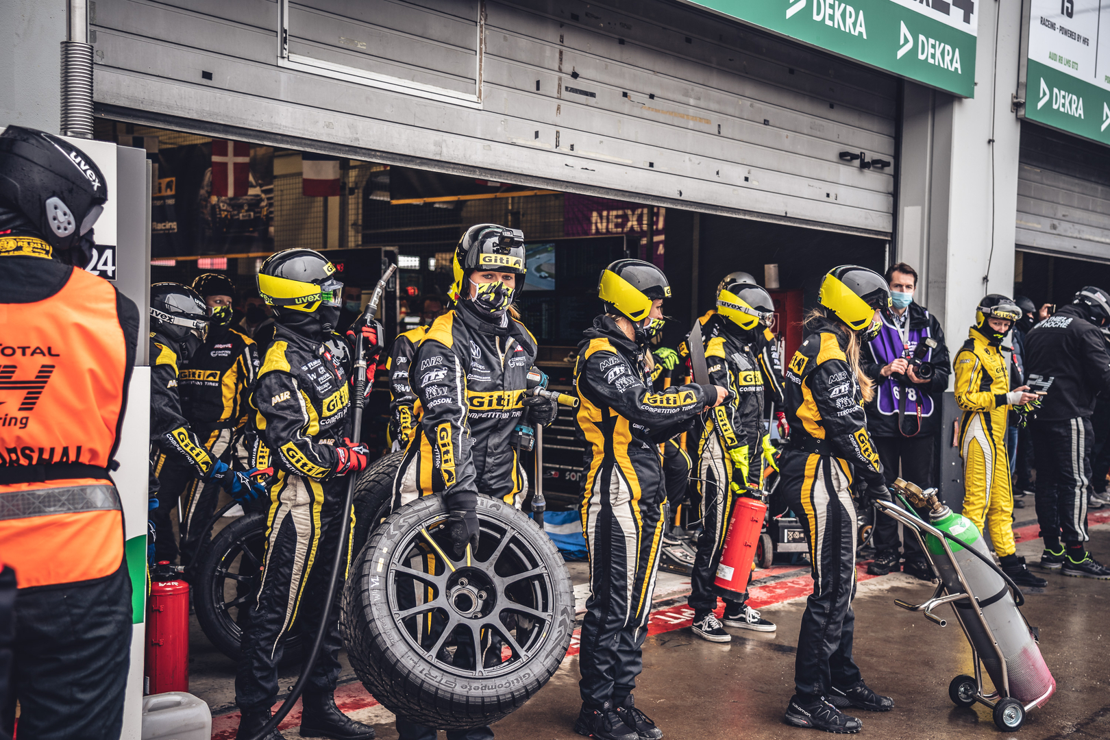 Girls Only Racing The Girls-Only Racing Team. by Nicole Willems - Indiegogo