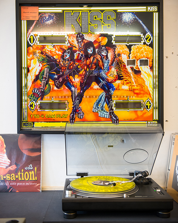 RECORD STORES - The photobook about record stores by Bernd